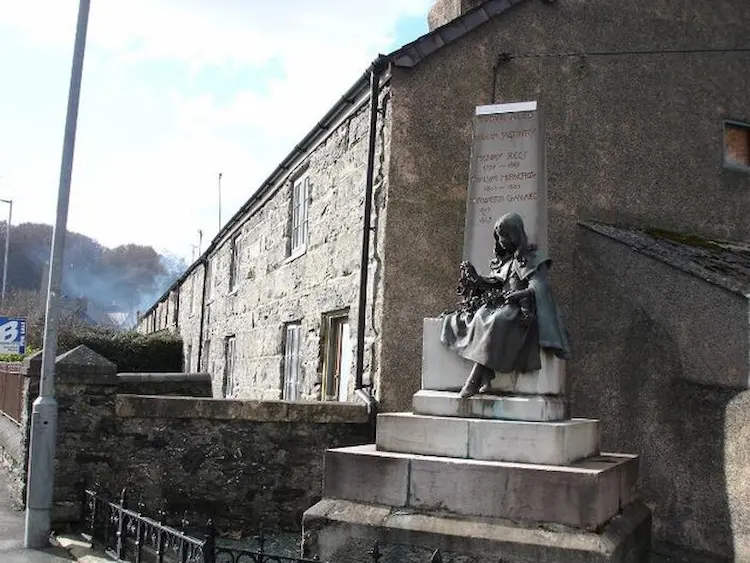 Cofeb Llansannan / Llansannan Memorial